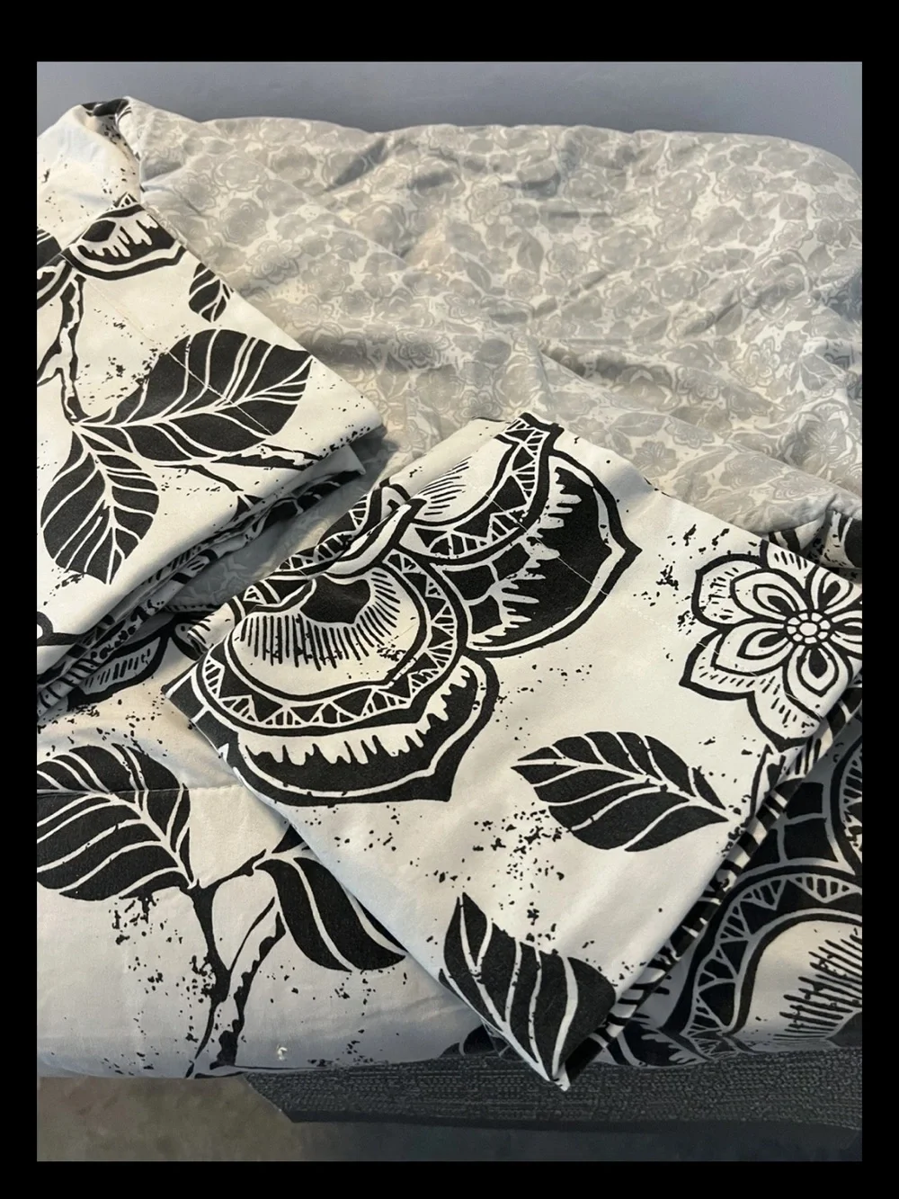 Black and White Floral Comforter Set - Unbranded